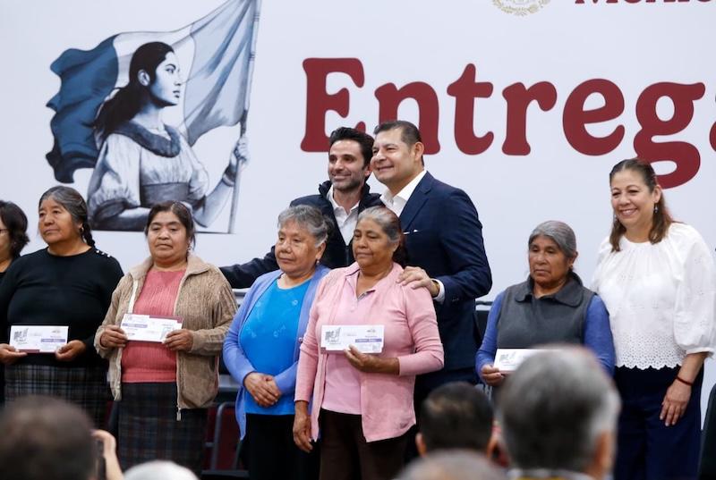 Programas de Bienestar benefician a más de millón y medio de poblanos