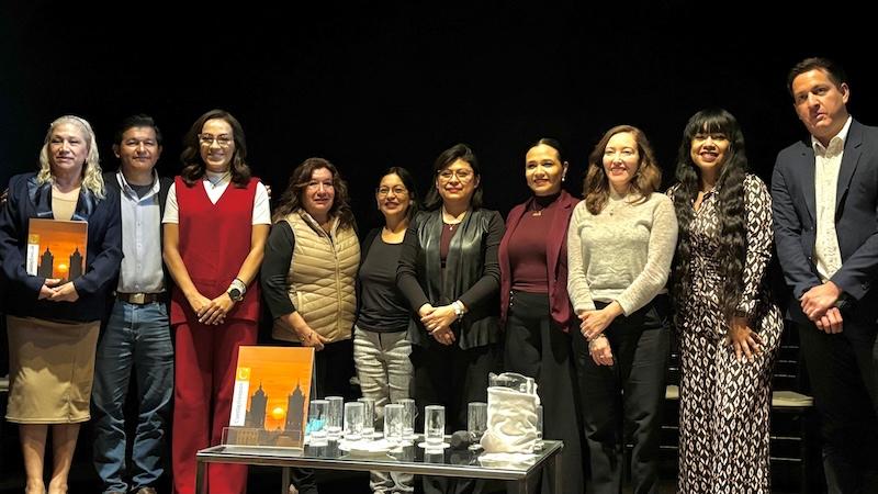 Presenta Gobierno de la Ciudad tomo 43 de la Revista Cuetlaxcoapan