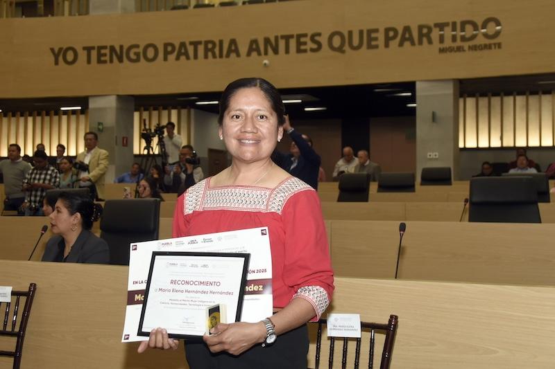 Reconocen a académica de la BUAP con la Medalla al Mérito Mujer Indígena 2025