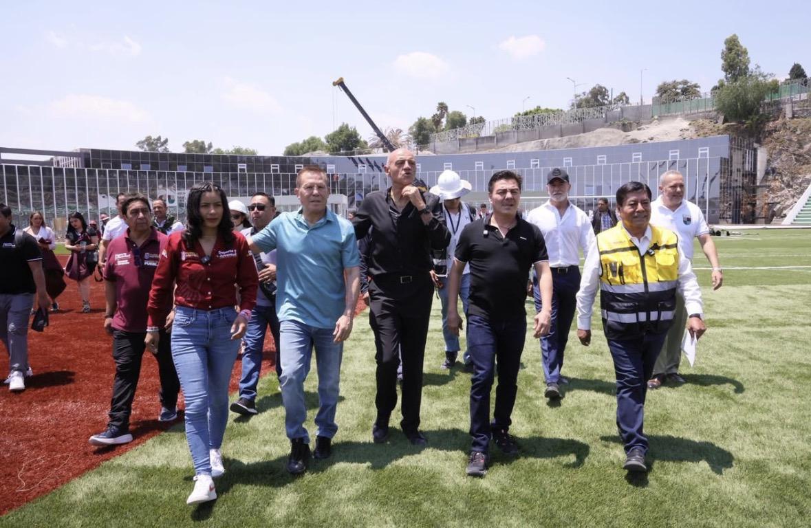 Campeones del boxeo mundial inspiran a estudiantes en la UDEP