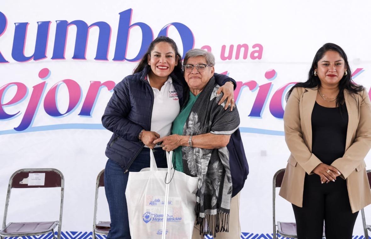 Fortalece Lupita Cuautle la nutrición familiar con 15 mil paquetes alimentarios entregados