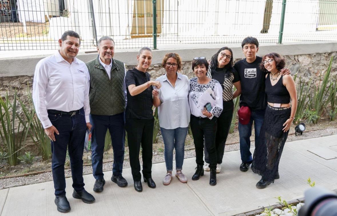 Presidenta Sheinbaum pone fin a adeudos hipotecarios y entrega vivienda digna a familias poblanas