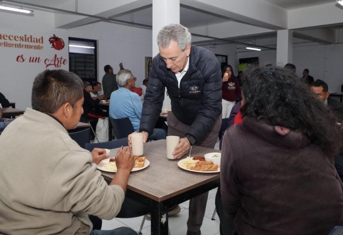 Pepe Chedraui y MariElise Budib encabezan convivencia navideña en el Dormitorio Municipal