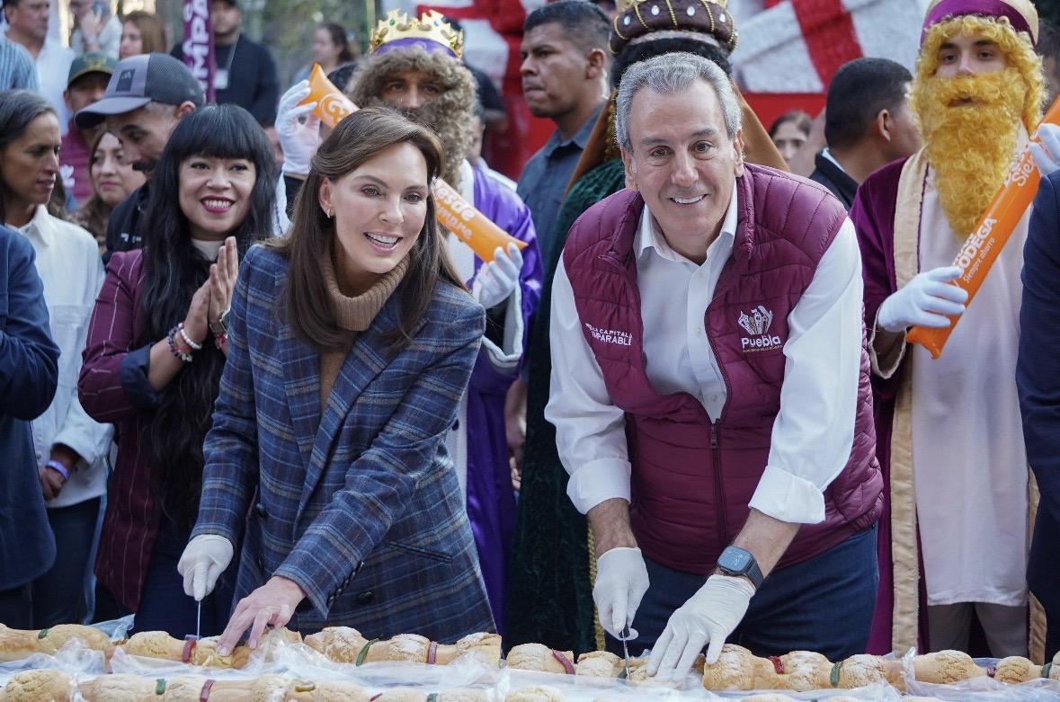 Puebla capital hace historia con la rosca de Reyes más grande del mundo