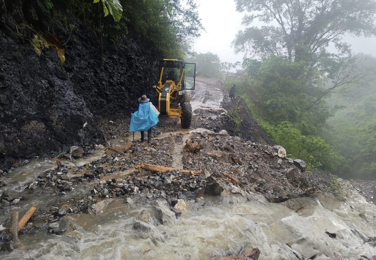 Gobierno del Estado atiende y libera oportunamente tramos carreteros afectados por las lluvias