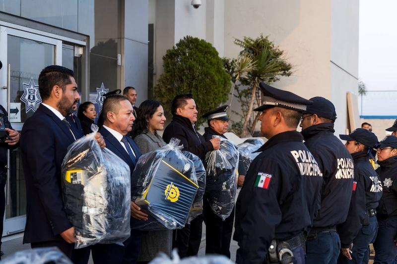Equipa Lupita Cuautle a Policía y Protección Civil de San Andrés Cholula