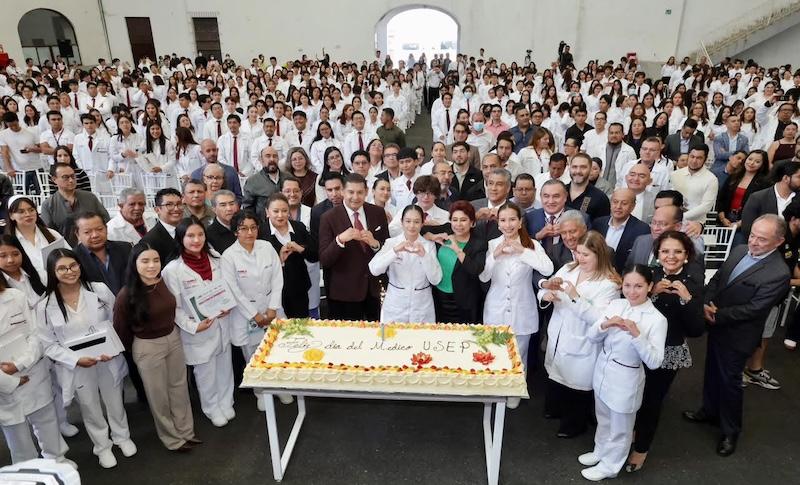 USEP crece con humanismo y abre camino a nuevas generaciones de médicas y médicos