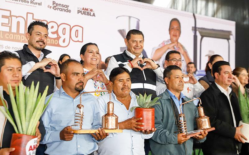 Mega entrega de apoyos para el campo, acto de justicia en Puebla