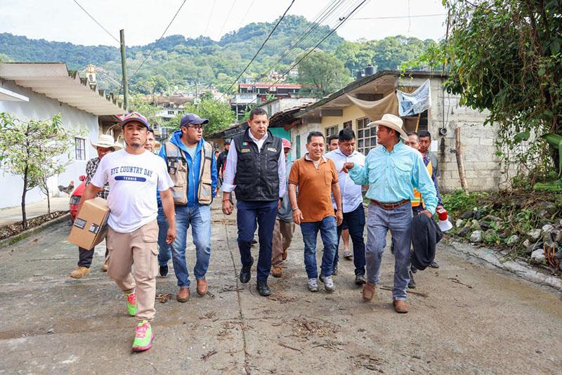 Gobierno del Estado de Puebla brinda atención oportuna a afectados por frente frío 16 en Sierra Norte