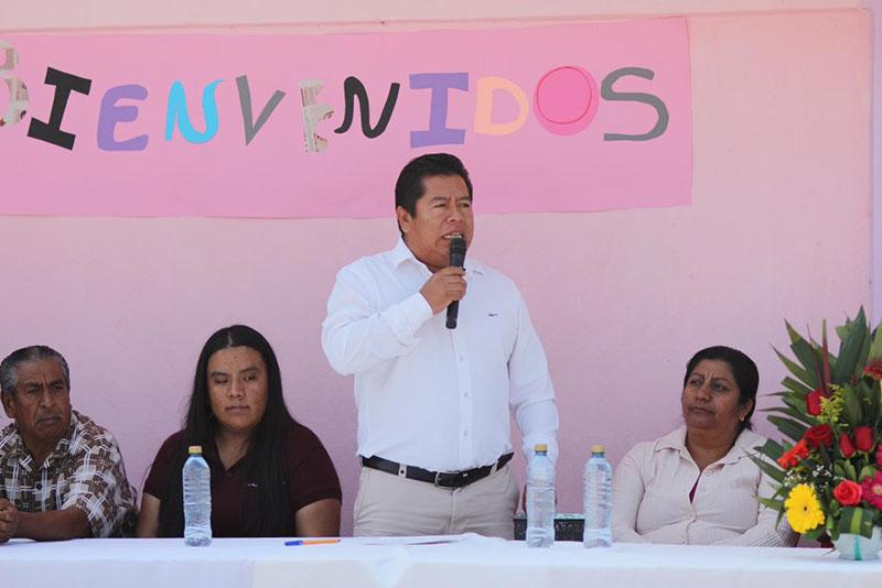Inicia construcción de aula en El Salado